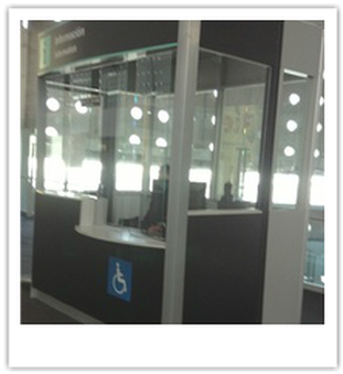 Photograph of an accessible counter in the Mexico City airport
